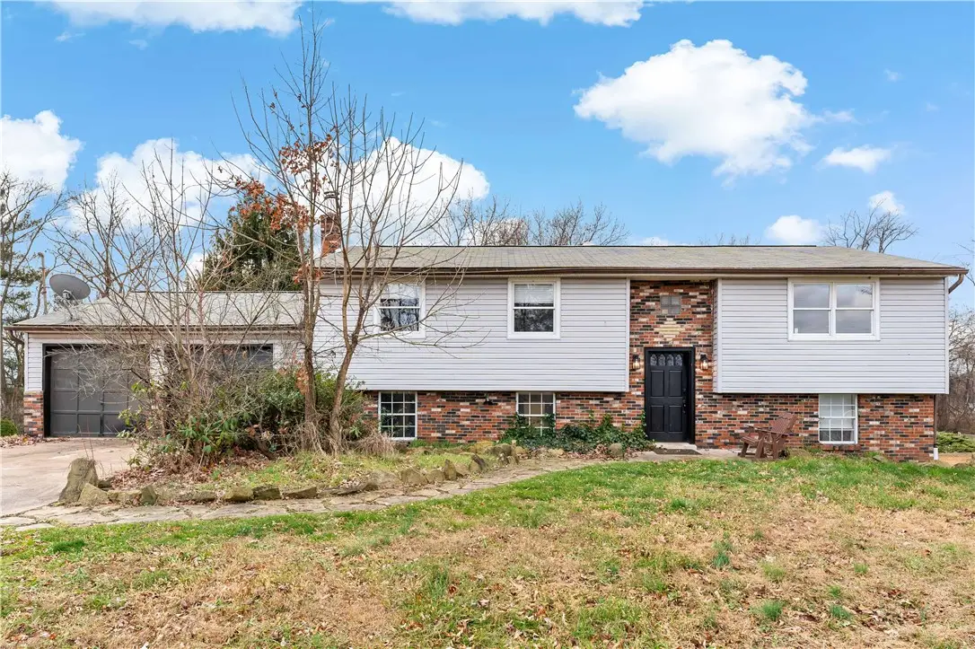 2011 Riverview Dr, Jefferson Hills, PA 15332 - Image #1