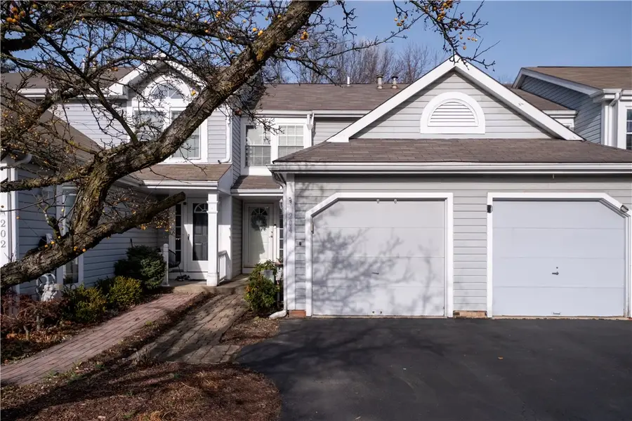 204 Clearbrook Ct, Cranberry Township, PA 16066 - Image #2