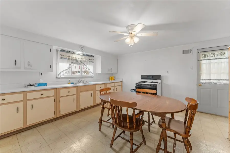 2073 Warren Ave, North Huntingdon, PA 15642 - Image #3