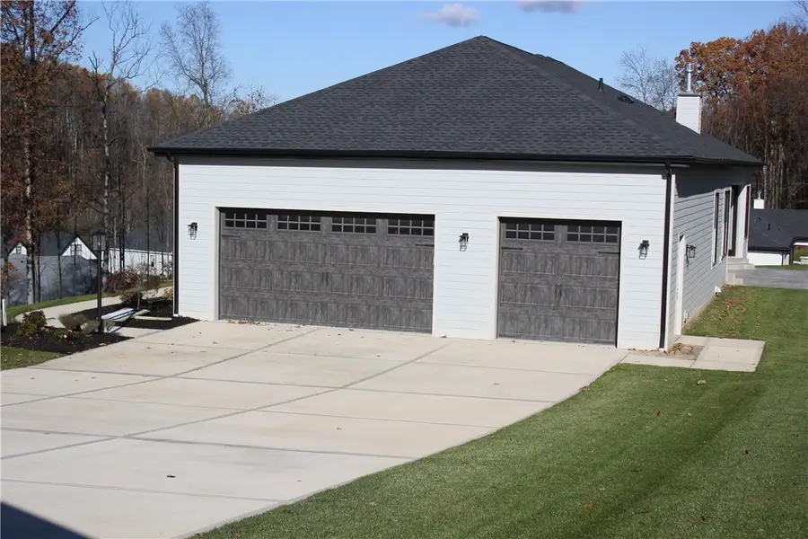 1044 Hillstone Village Drive, Murrysville, PA 15632 - Image #3