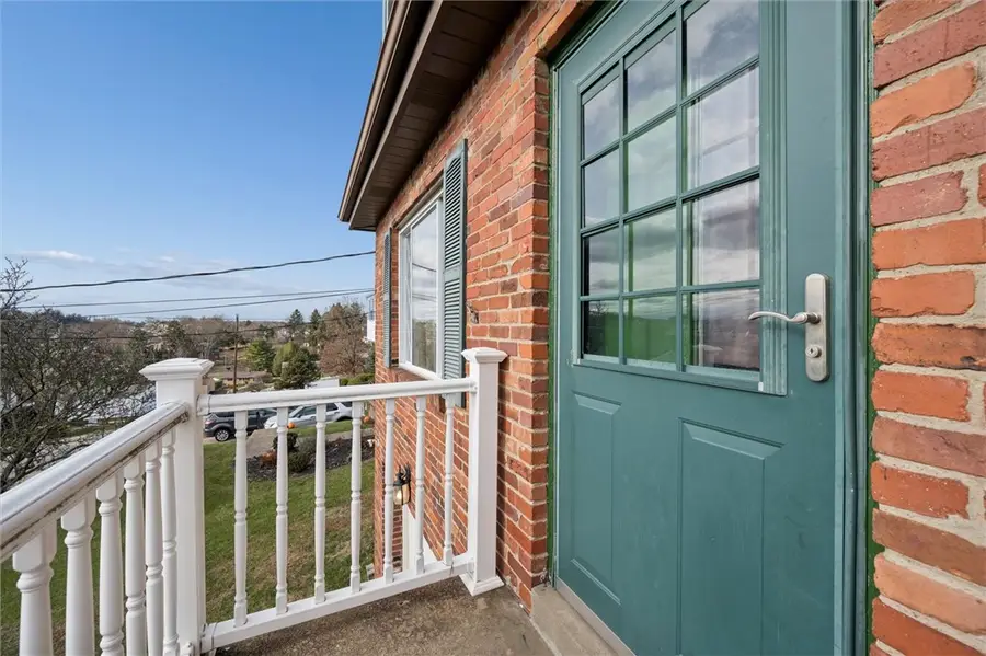 92 Skyvue Dr, Whitehall, PA 15234 - Image #2