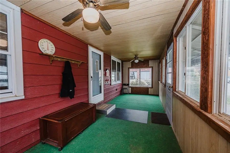 28 Indiana Ave, Avonmore, PA 15618 - Image #2