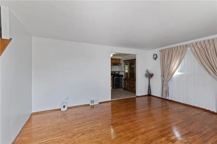 235 Cherrydell Dr, Scott Township, PA 15220 - Image #2