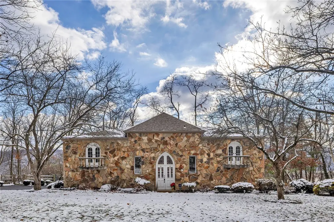 169 Woodshire Dr, Ohara Township, PA 15215 - Image #1