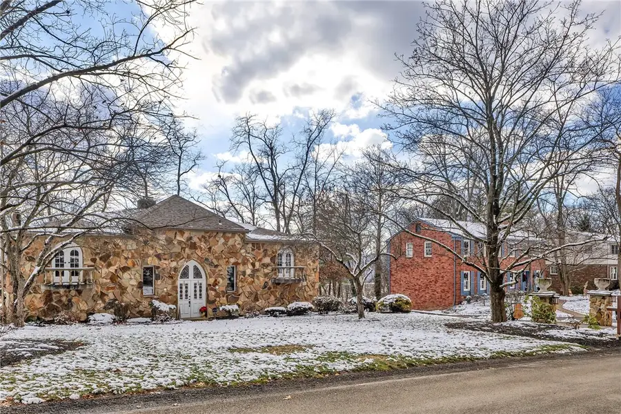 169 Woodshire Dr, Ohara Township, PA 15215 - Image #2