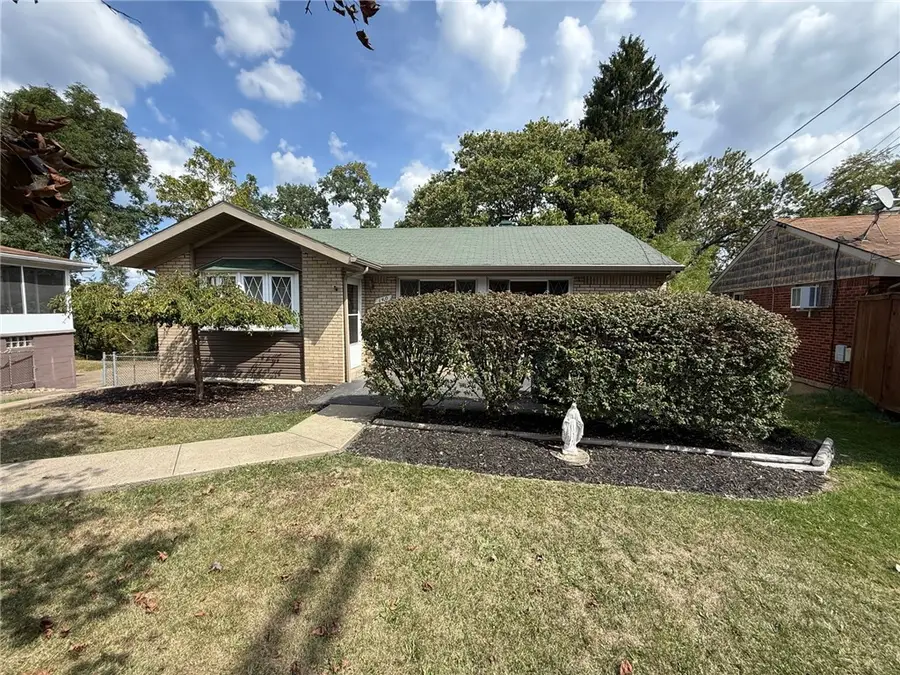 140 Windsor Dr, Penn Hills, PA 15235 - Image #2