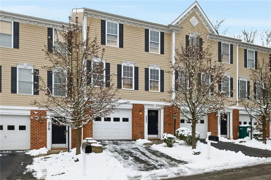 221 Persimmon Ln, Canonsburg, PA 15317 - Image #2