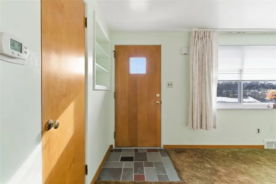 1241 Pleasantvue Dr, Baldwin, PA 15227 - Image #3