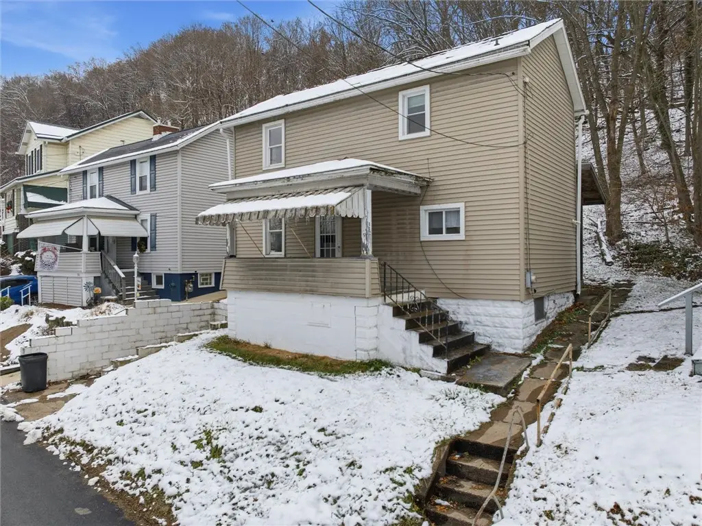 802 Mckinley Ave, East Vandergrift, PA 15629 - Image #1