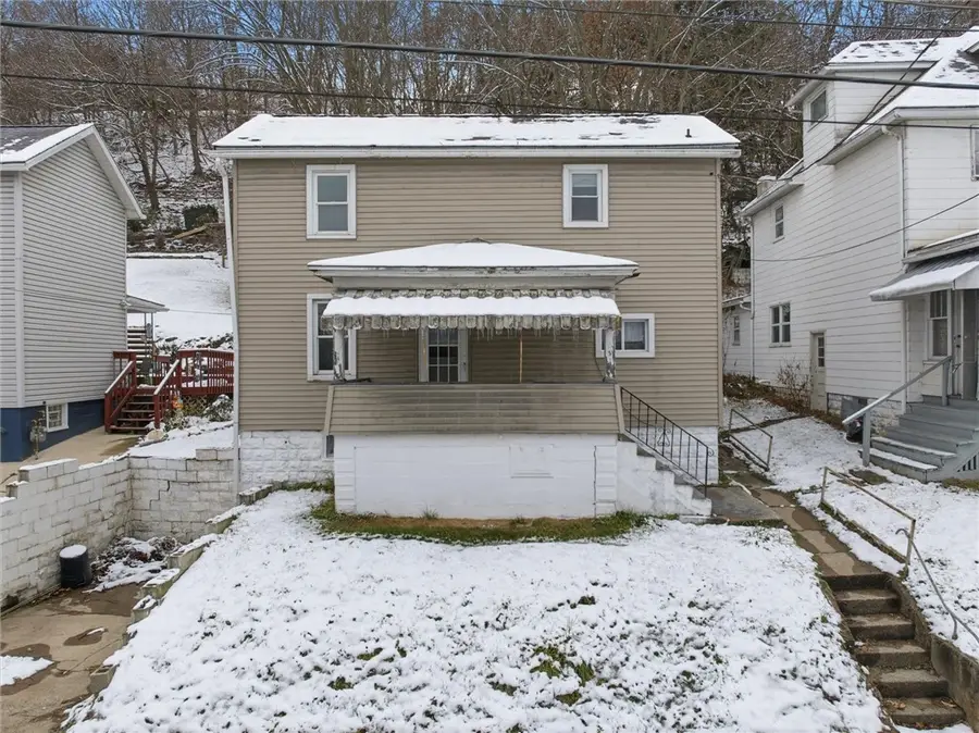 802 Mckinley Ave, East Vandergrift, PA 15629 - Image #2
