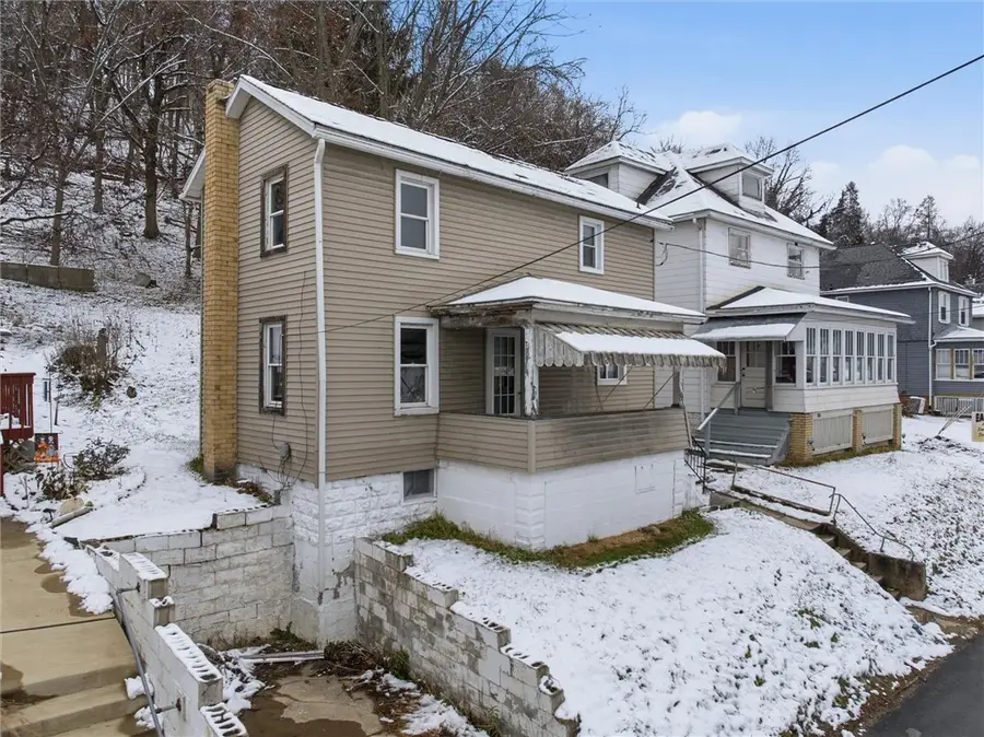 802 Mckinley Ave, East Vandergrift, PA 15629 - Image #3