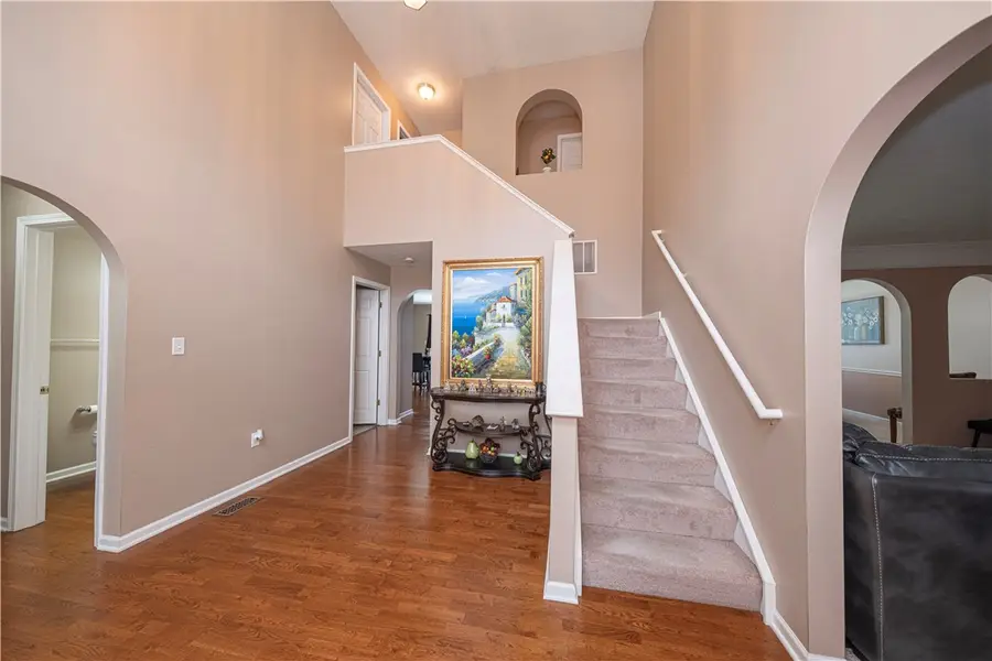 8010 Maureen Dr, Cranberry Township, PA 16066 - Image #2