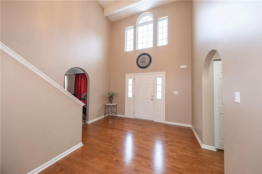 8010 Maureen Dr, Cranberry Township, PA 16066 - Image #3