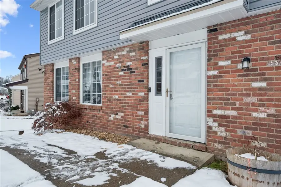 123 Penn Crest Dr, White Oak, PA 15131 - Image #2