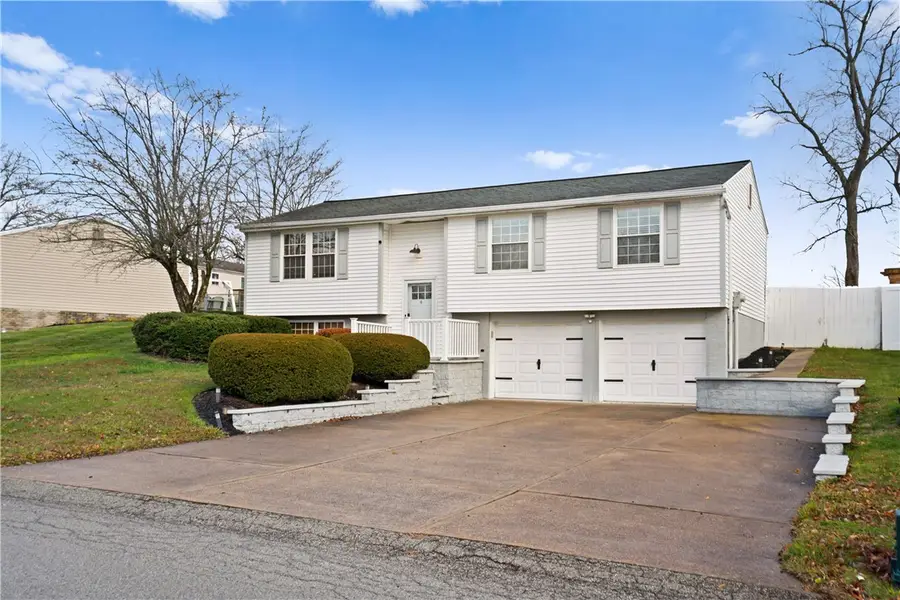 1877 George Cir, North Huntingdon, PA 15642 - Image #2