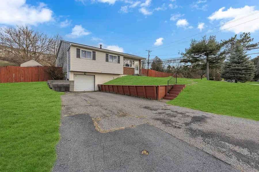 100 Palomino Dr, North Fayette, PA 15071 - Image #2