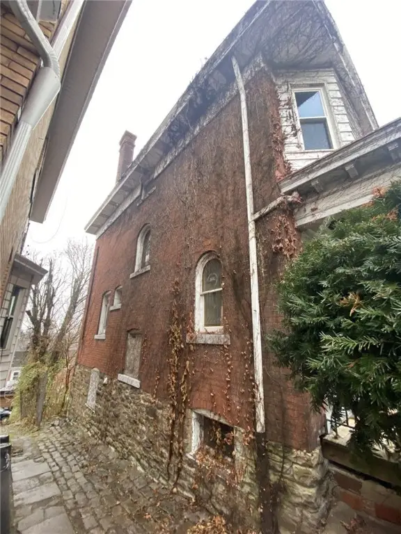 218 Mckinley St, Mount Oliver, PA 15210 - Image #2