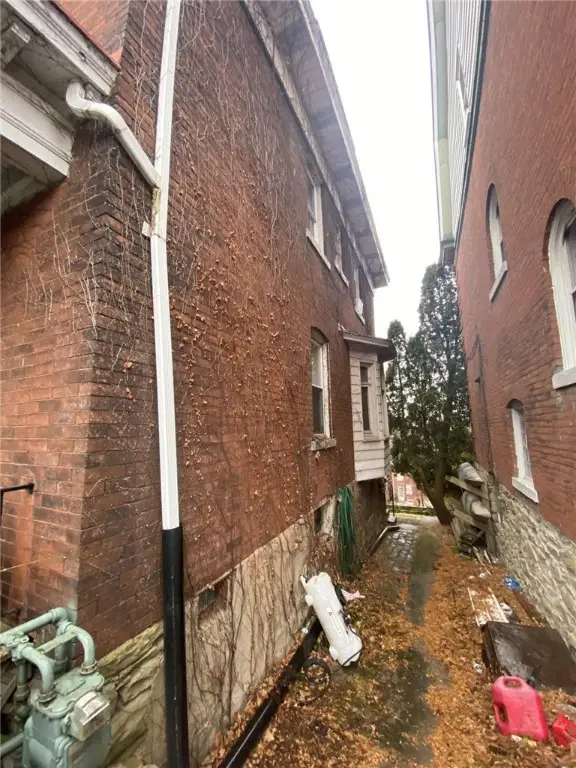 218 Mckinley St, Mount Oliver, PA 15210 - Image #3