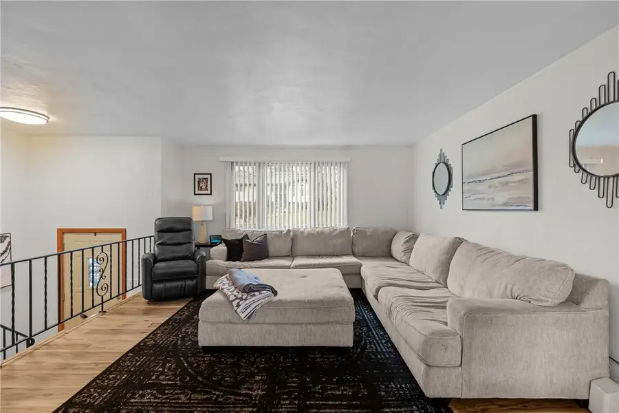 427 Stoneybrook Dr, Elizabeth Township, PA 15037 - Image #3