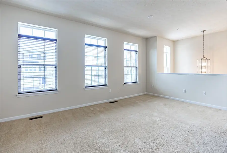 10 Roosevelt Dr, Kennedy, PA 15136 - Image #3