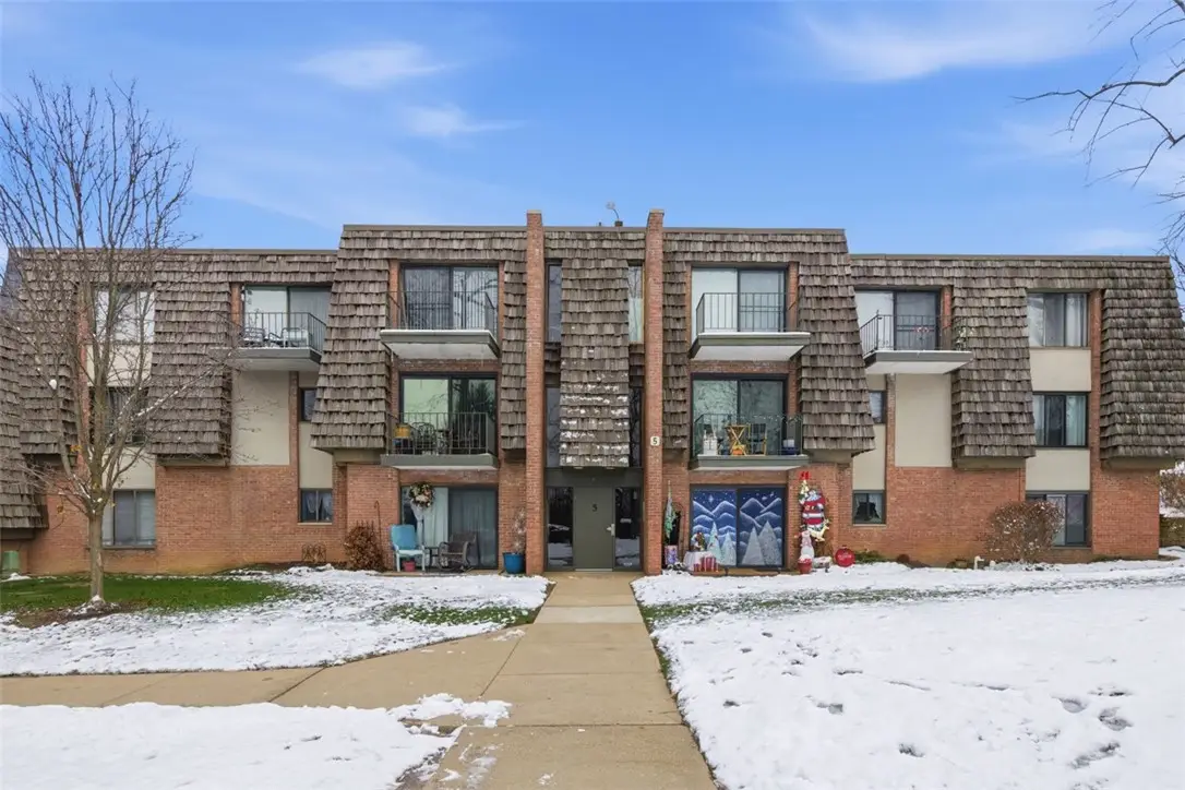 511 Forest Green Dr, Moon Township, PA 15108 - Image #1