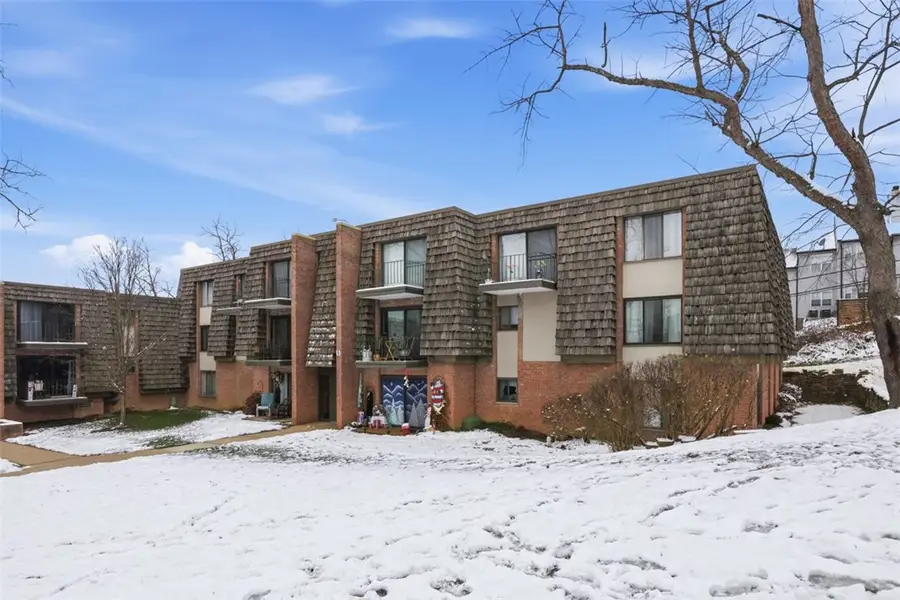 511 Forest Green Dr, Moon Township, PA 15108 - Image #3