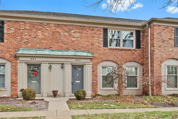 697 Robinwood Dr, Scott Twp, PA 15216