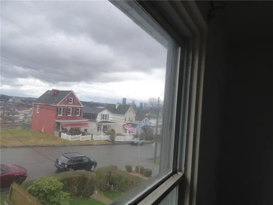 1021 Rue Grande Vue St, Pittsburgh, PA 15220 - Image #2