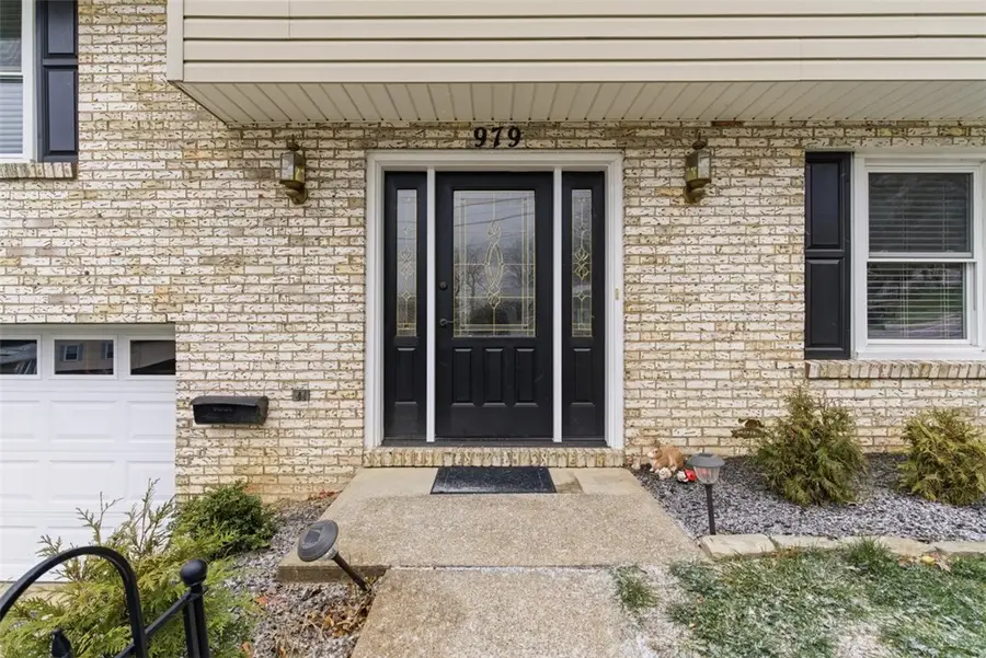 979 Cork Dr, Bethel Park, PA 15102 - Image #2