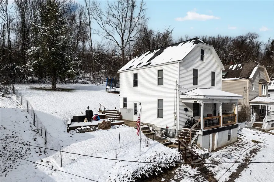 325 E Grant St, Houston, PA 15342 - Image #2