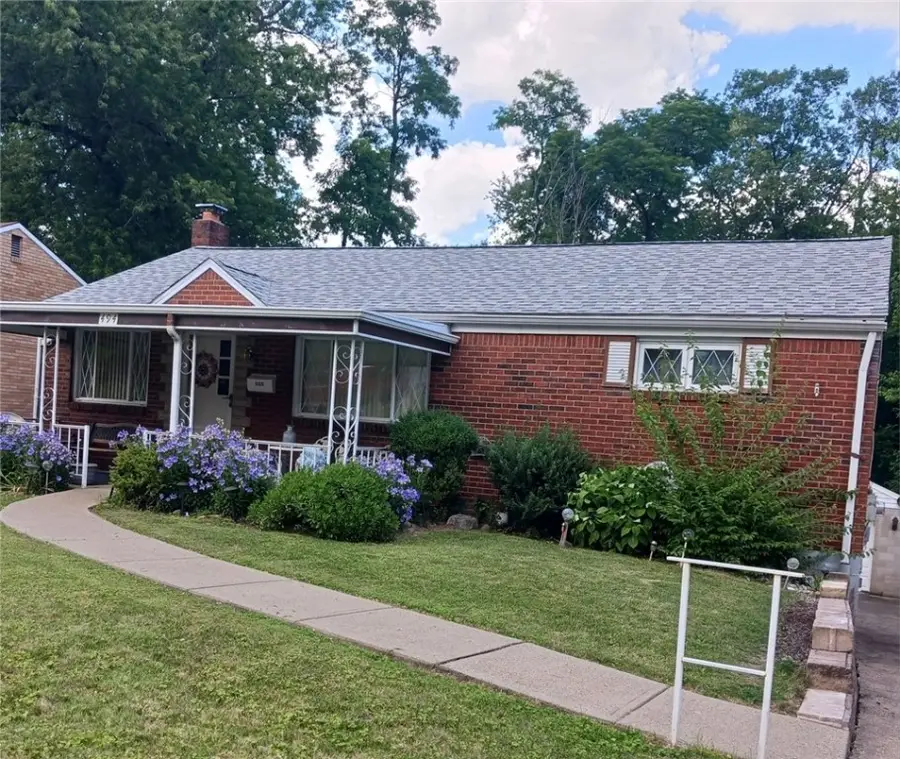 494 Barbara Dr, Baldwin, PA 15227 - Image #2