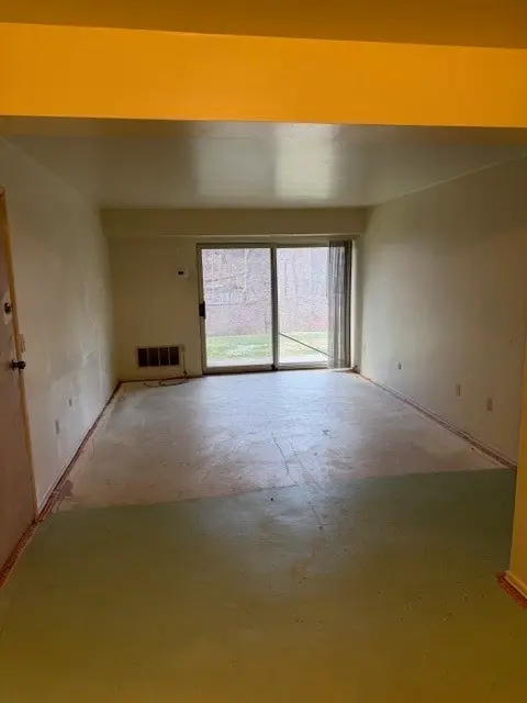 5085 Sanlin Dr, Moon Township, PA 15108 - Image #3