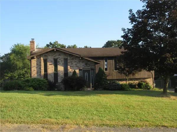 2202 The Cir, Canton Twp, PA 15301