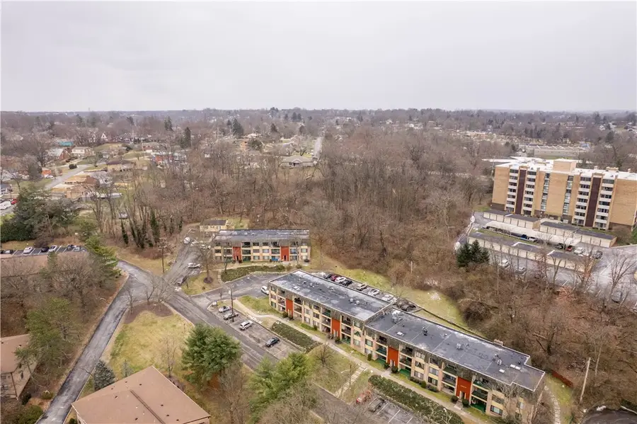 410 Abbeyville Rd #D, Bethel Park, PA 15228 - Image #2