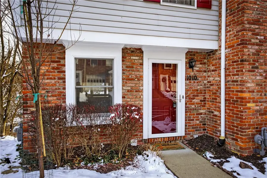 1010 Timberidge Dr, Bethel Park, PA 15102 - Image #2