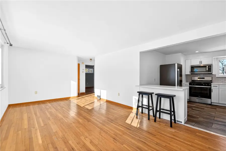 138 Peters Dr, Glenshaw, PA 15116 - Image #2