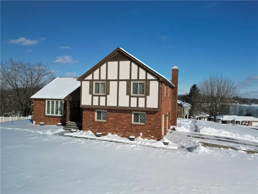 39 Adrian Dr, Hempfield, PA 15601 - Image #2