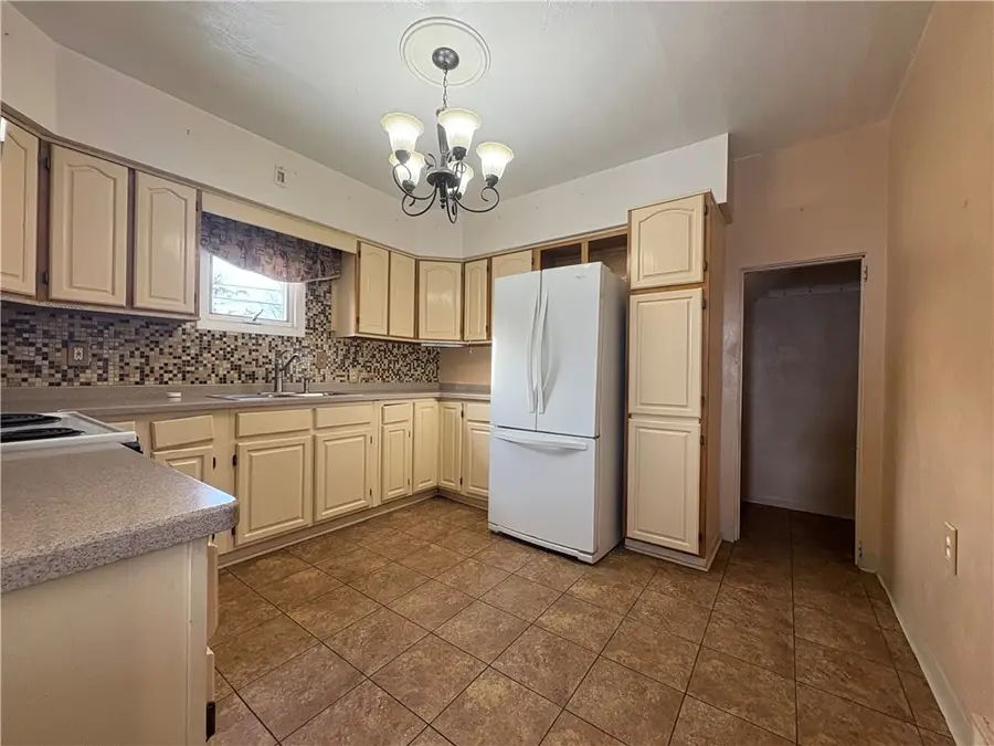 235 Evans City Rd, Homeacre Lyndora, PA 16001 - Image #3