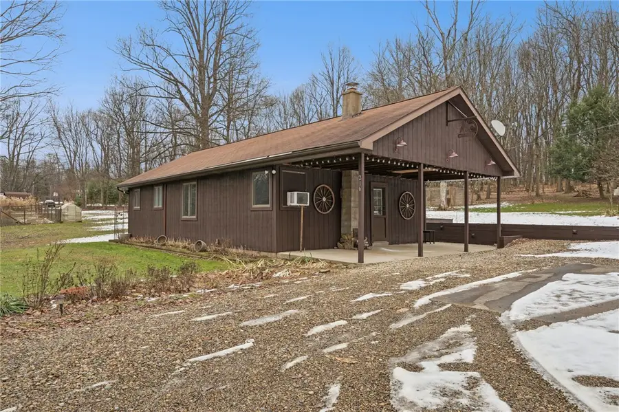 216 Clubhouse Dr, Loyalhanna, PA 15681 - Image #3