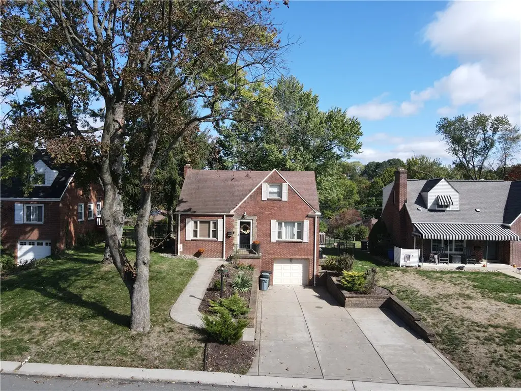 633 Moreland Dr, Mount Lebanon Township, PA 15243 - Image #1