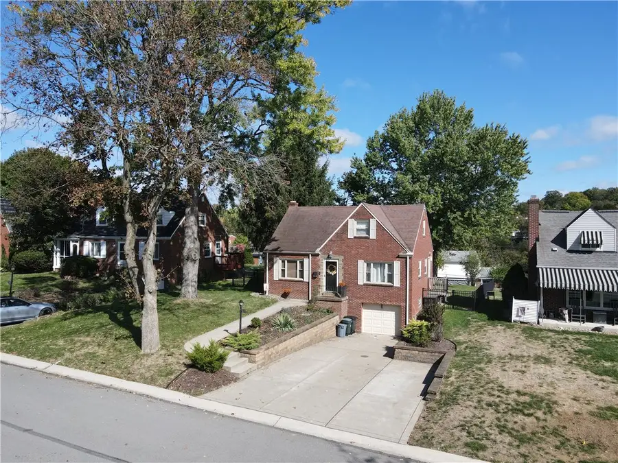 633 Moreland Dr, Mount Lebanon Township, PA 15243 - Image #2