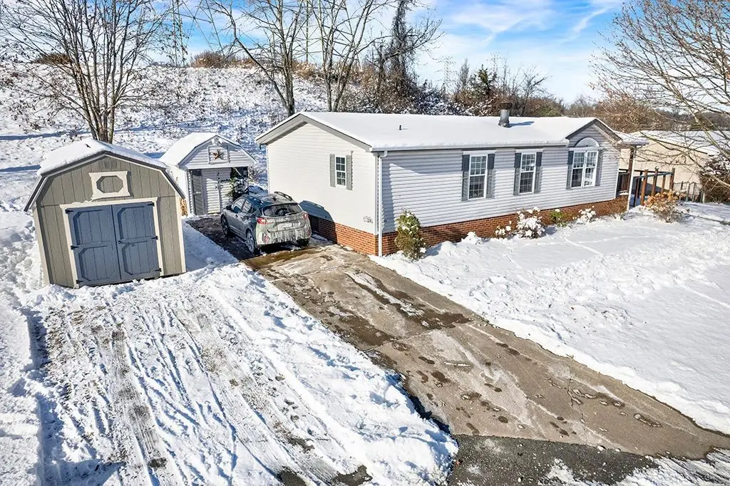 123 Laura Ln, Forward, PA 15037 - Image #1