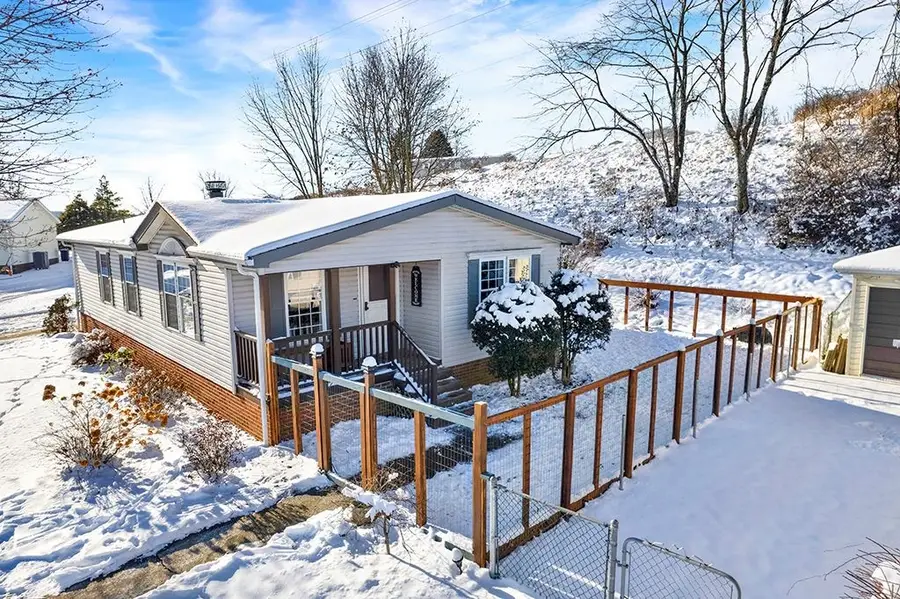 123 Laura Ln, Forward, PA 15037 - Image #2