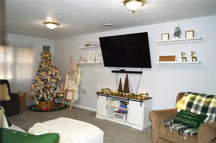 106 Meadowview Dr, Renfrew, PA 16053 - Image #2