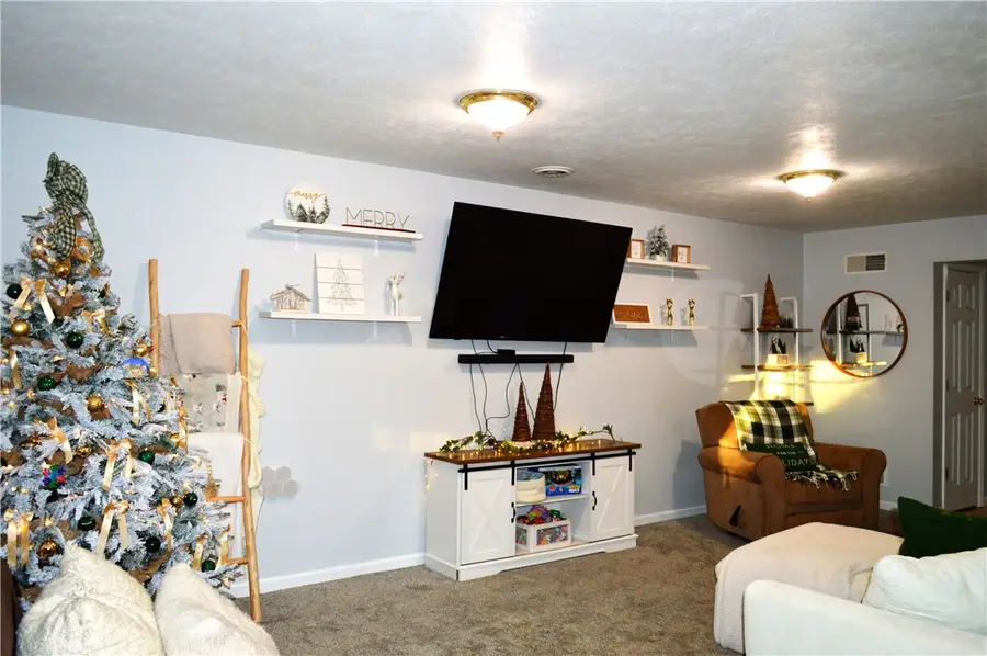 106 Meadowview Dr, Renfrew, PA 16053 - Image #3