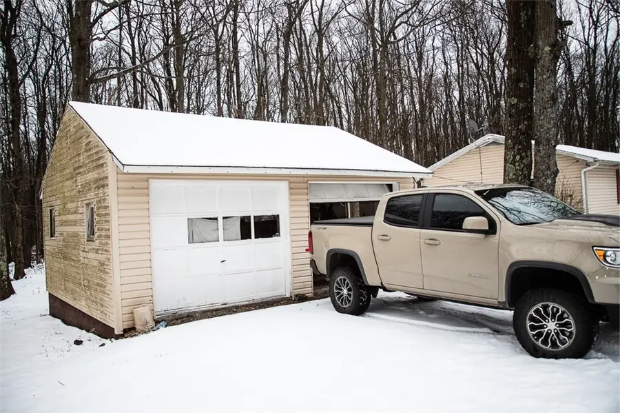 1227 Mount Carmel Dr, Windber, PA 15963 - #2