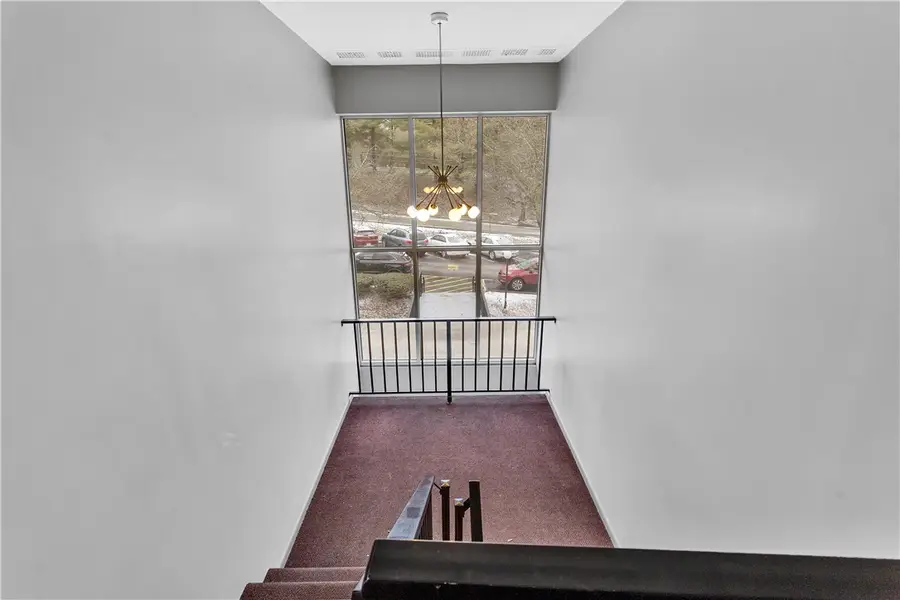 2401 Charlemagne Cir, Ross Township, PA 15237 - Image #3