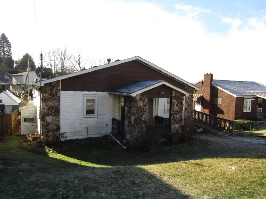 724 Laura St, West Mifflin, PA 15122 - Image #1