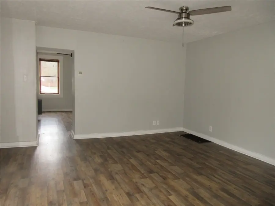 402 E Lincoln Ave, McDonald, PA 15057 - Image #2