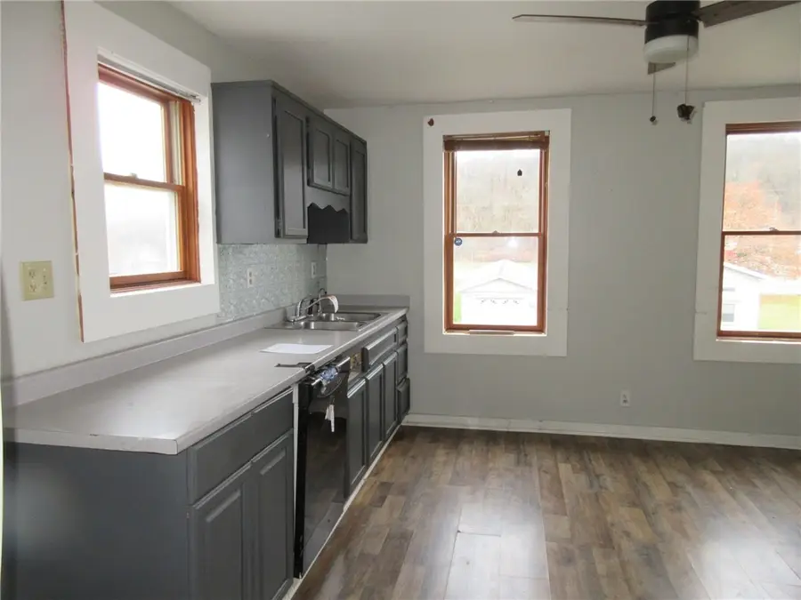 402 E Lincoln Ave, McDonald, PA 15057 - Image #3